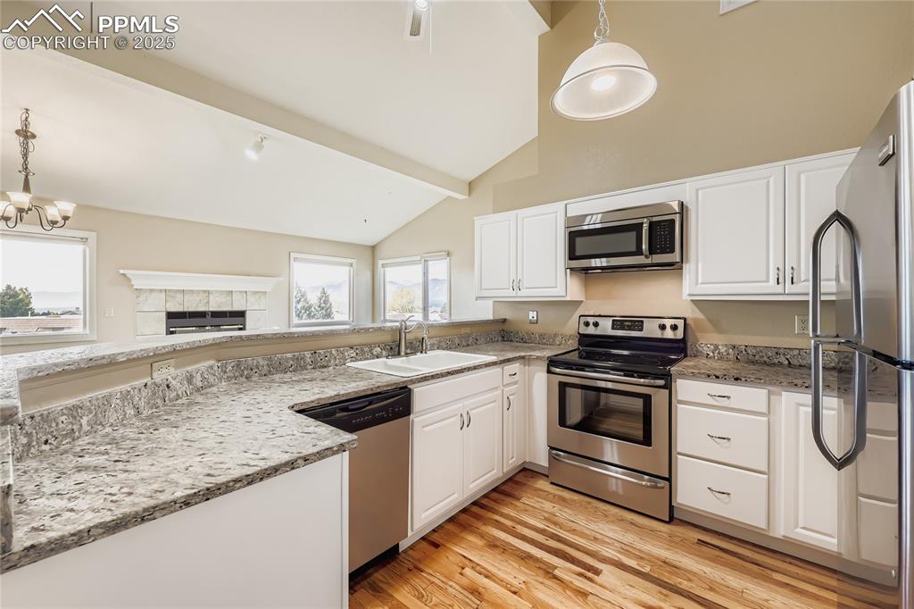 Image 12 of 39: Kitchen