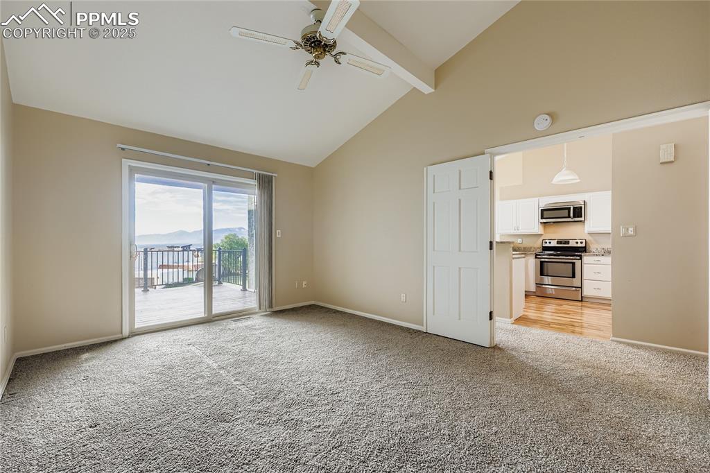 Image 13 of 39: Dining Area