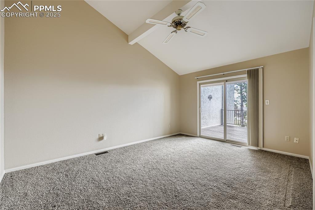 Image 14 of 39: Dining Area