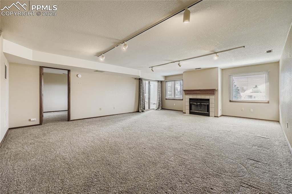 Image 24 of 39: Family Room