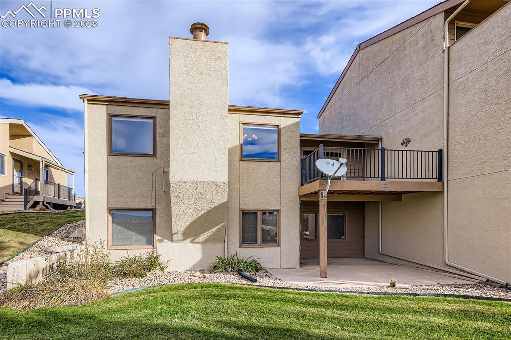 Image 35 of 39: Back of Structure