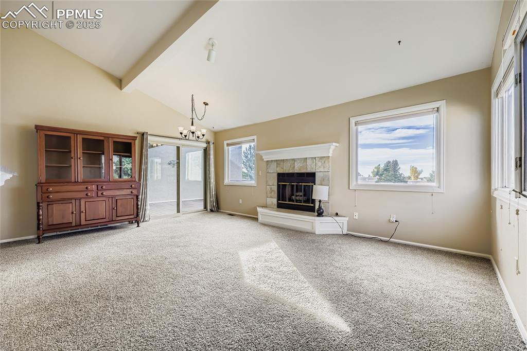 Image 7 of 39: Great Room