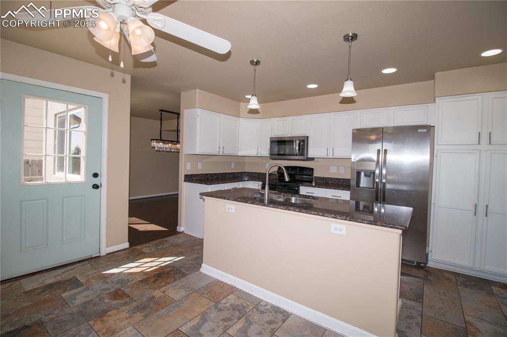 Image 13 of 46: Kitchen