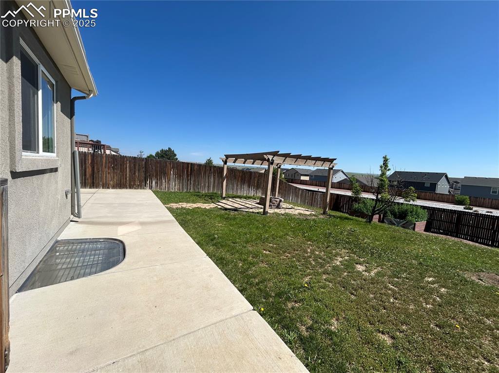 Image 17 of 46: Yard