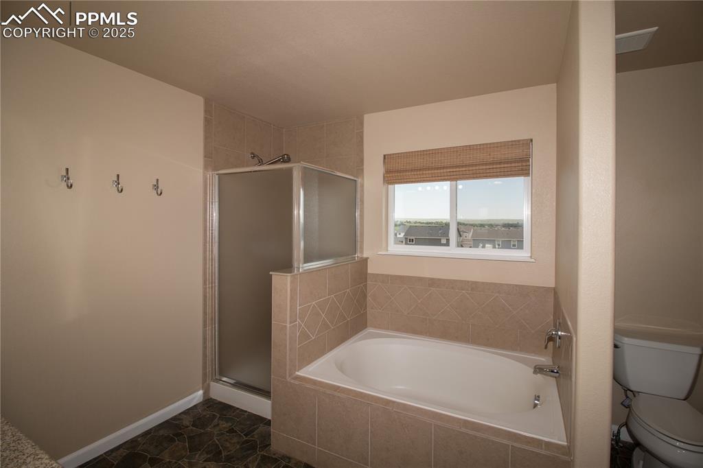 Image 35 of 46: Bathroom