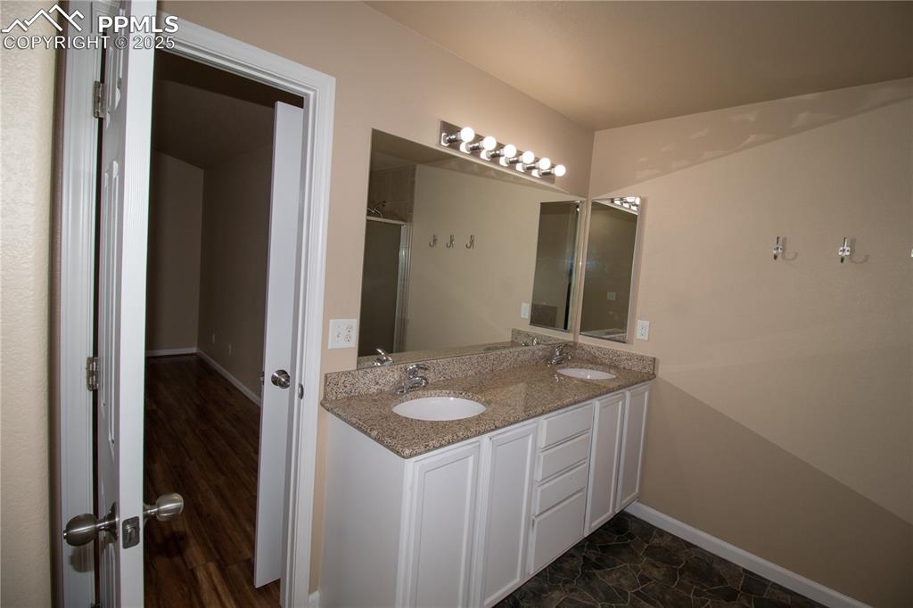 Image 36 of 46: Bathroom