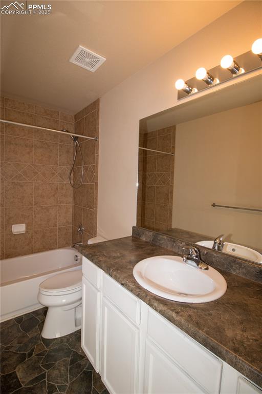 Image 40 of 46: Bathroom