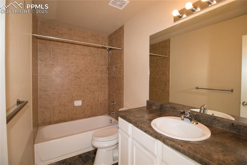 Image 41 of 46: Bathroom