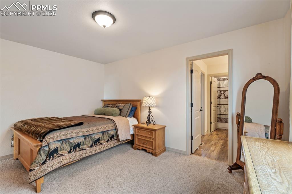 Image 32 of 50: Bedroom