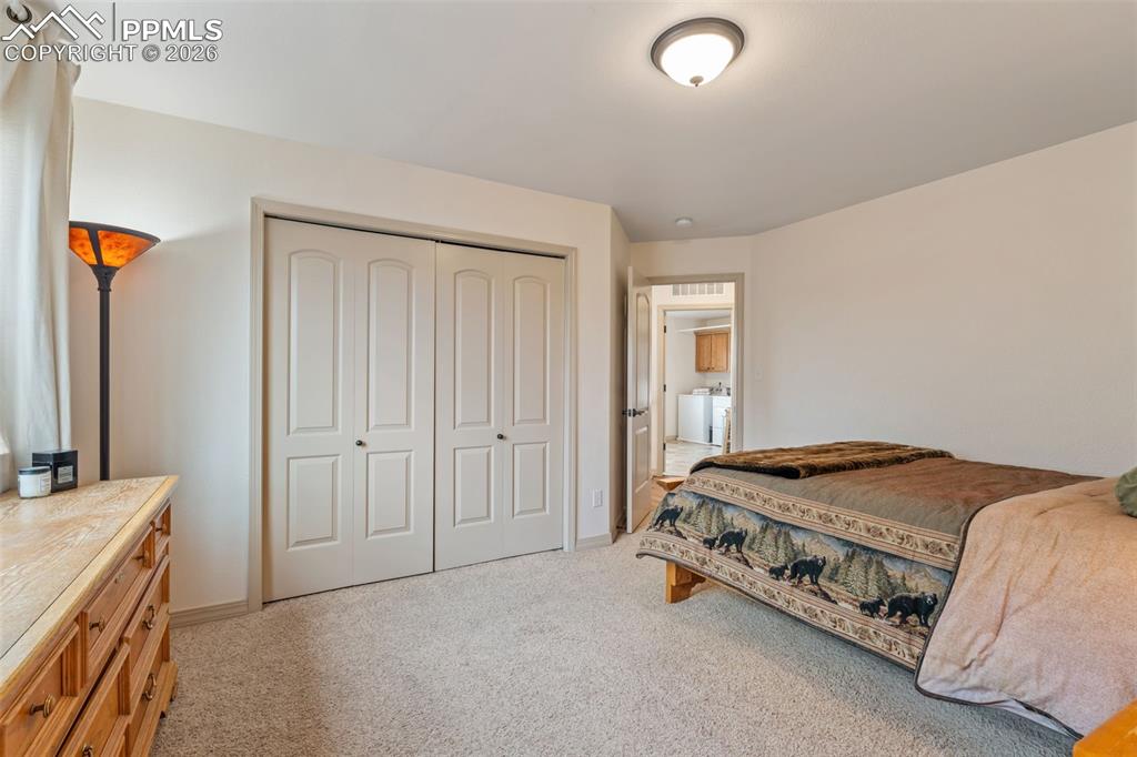 Image 33 of 50: Bedroom