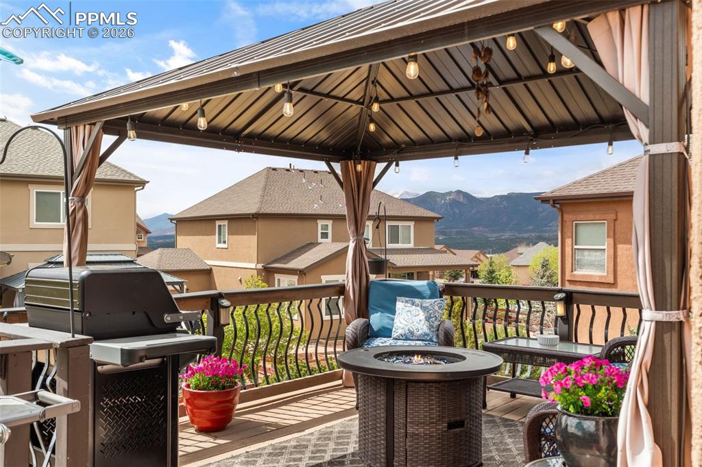 Image 41 of 50: Deck