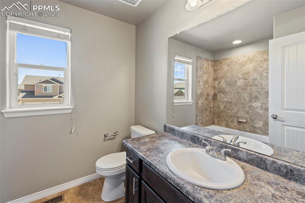 Image 28 of 35: Three additional bedrooms—two with carpet and one with a walk-in closet—sha