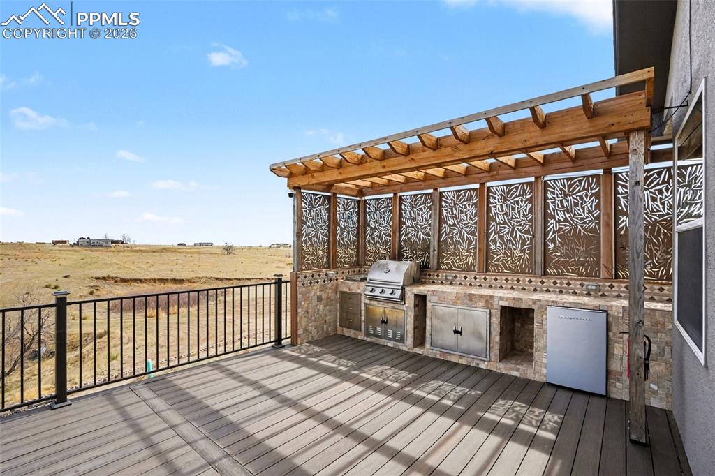 Image 11 of 35: Deck