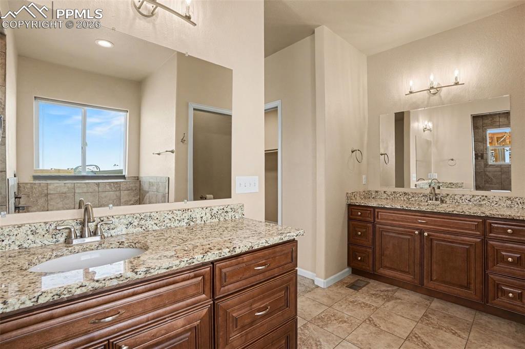 Image 15 of 35: Bathroom