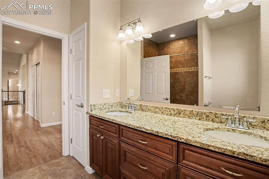 Image 18 of 35: Bathroom