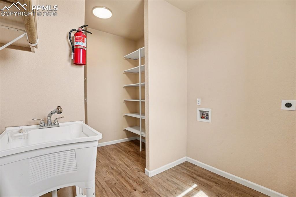 Image 21 of 35: Laundry