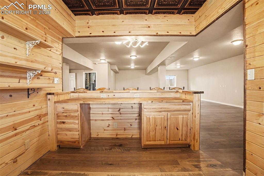 Image 26 of 35: Kitchen