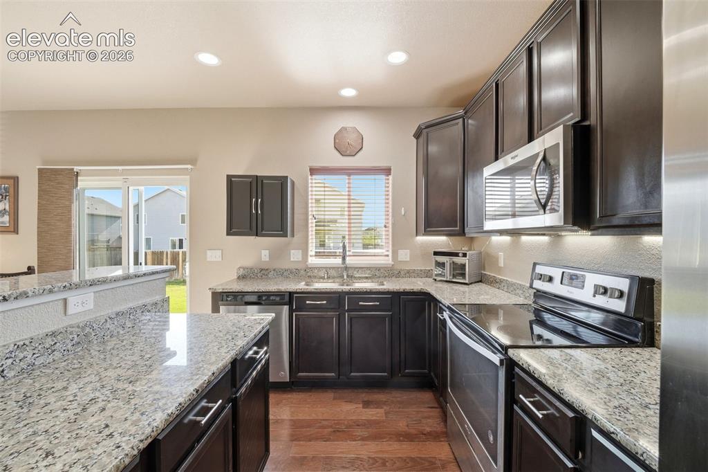Image 11 of 50: Kitchen