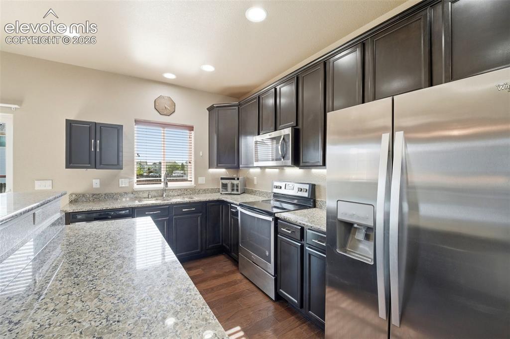 Image 12 of 50: Kitchen