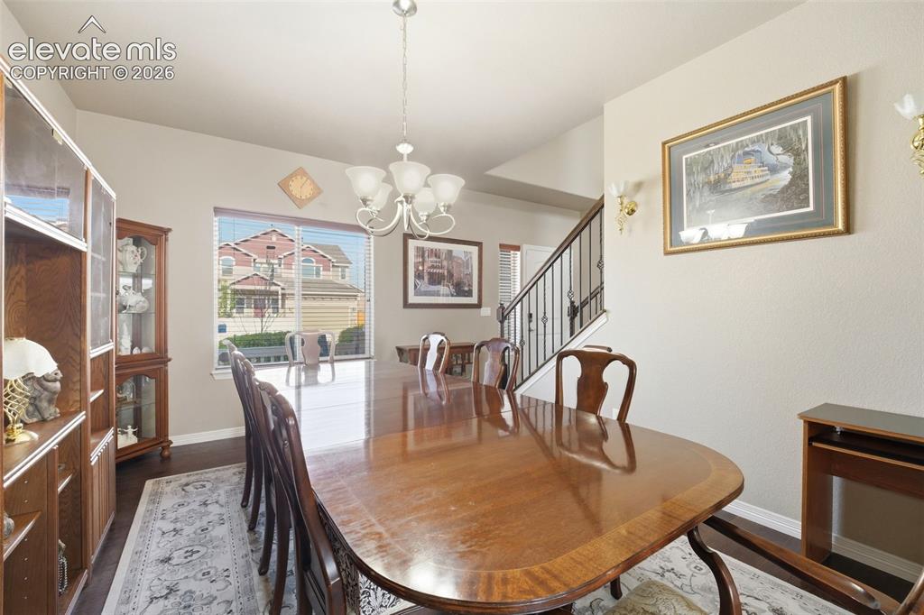 Image 15 of 50: Dining Area