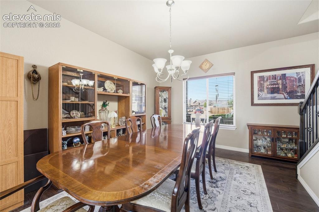 Image 16 of 50: Dining Area