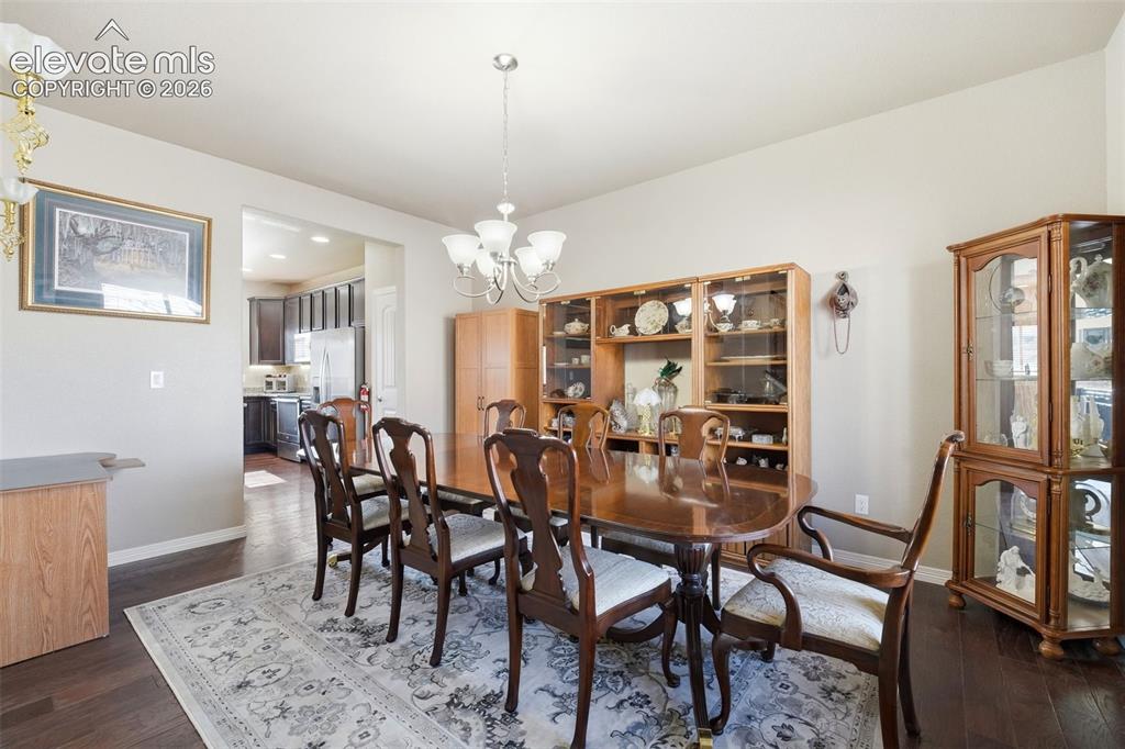 Image 17 of 50: Dining Area