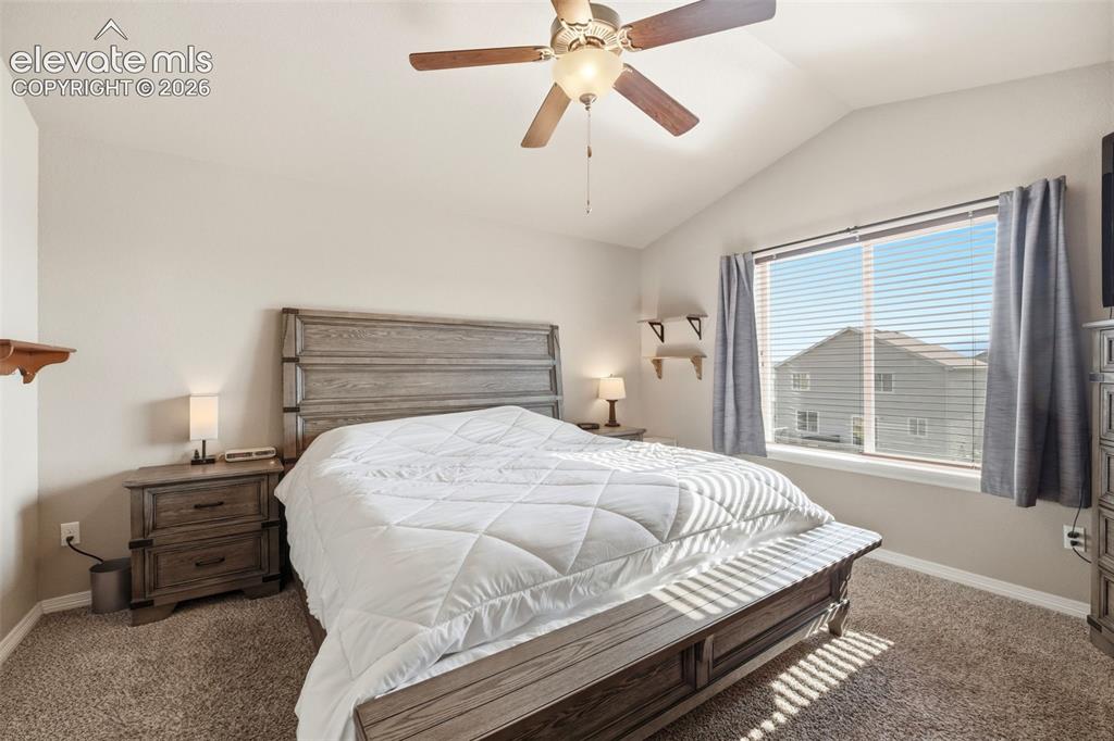 Image 18 of 50: Bedroom