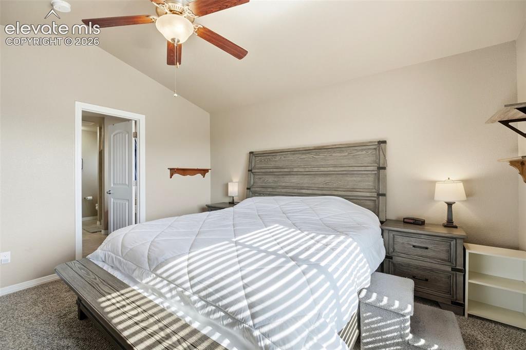 Image 19 of 50: Bedroom