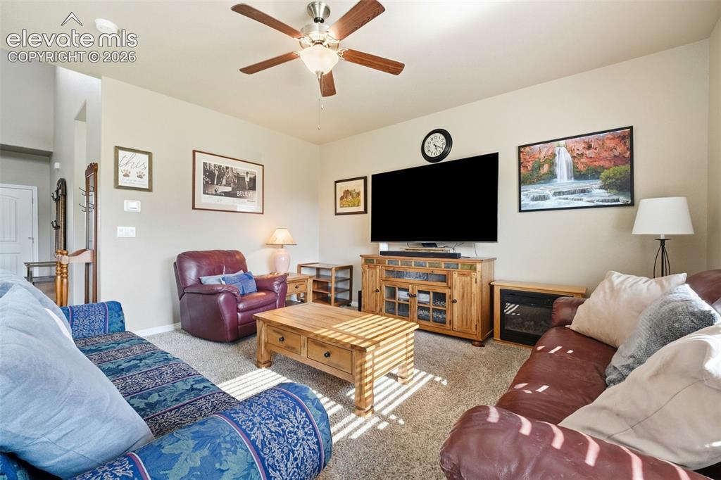 Image 6 of 50: Living Room