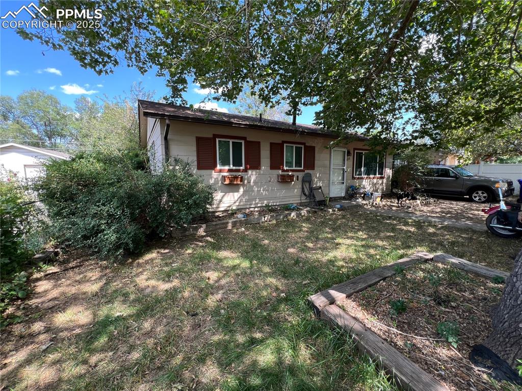 Image 3 of 6: Bungalow featuring a front yard