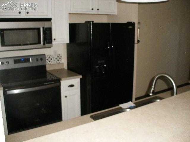 Image 13 of 41: Kitchen