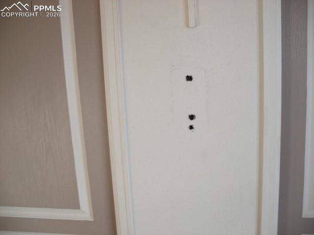 Image 34 of 41: Entry