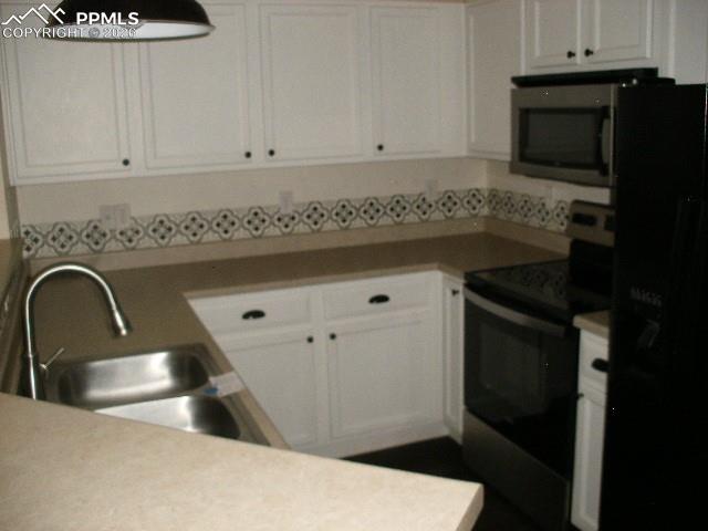 Image 6 of 41: Kitchen