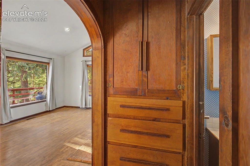 Image 8 of 18: Hallway