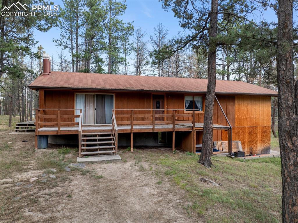Image 2 of 43: Single level rancher with a
basement needs some love