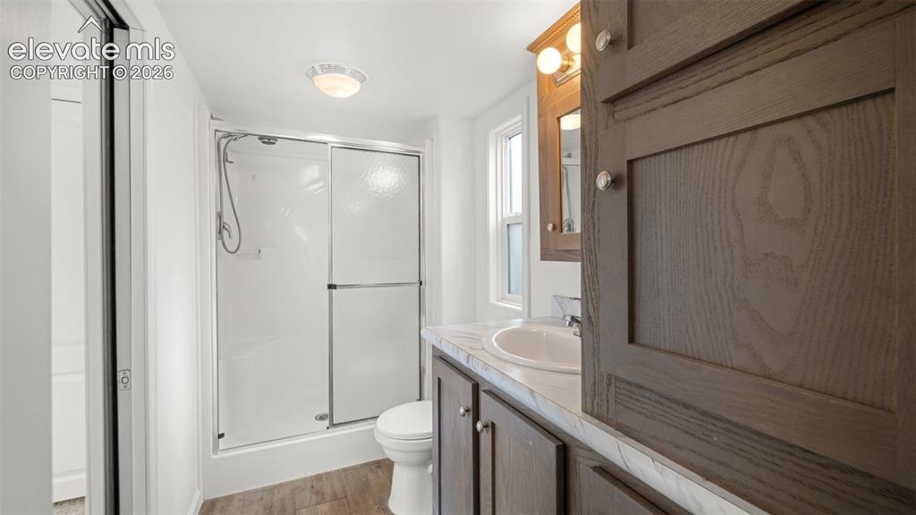 Image 14 of 26: Bathroom