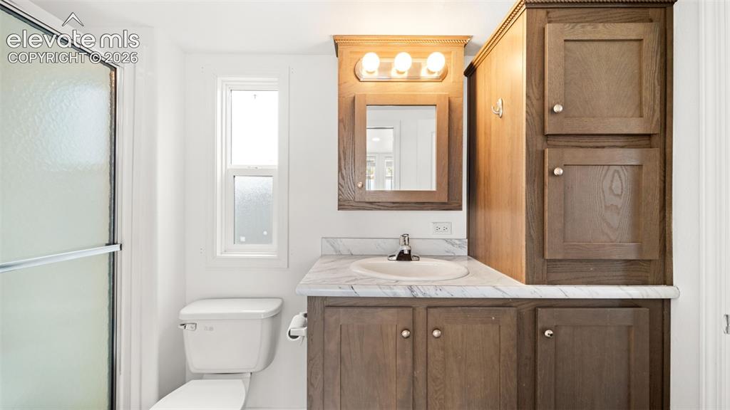 Image 15 of 26: Bathroom