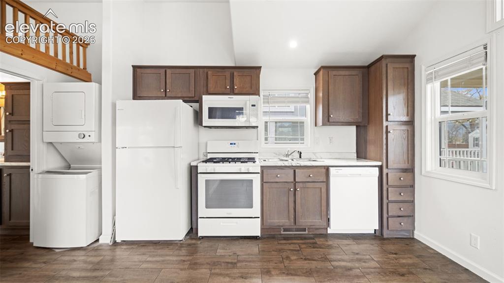 Image 18 of 26: Kitchen