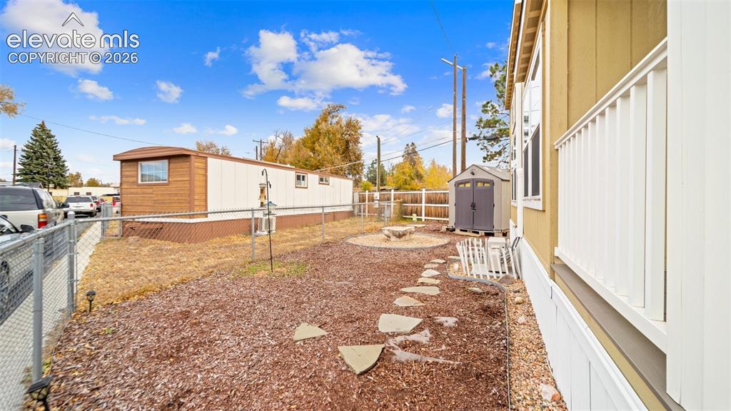 Image 6 of 26: Yard