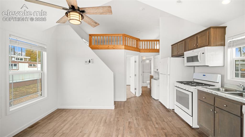 Image 9 of 26: Kitchen