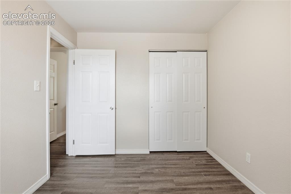 Image 16 of 30: Bedroom