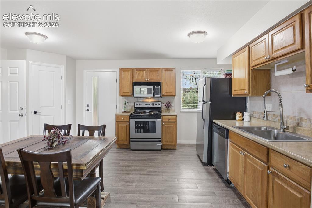 Image 4 of 30: Kitchen