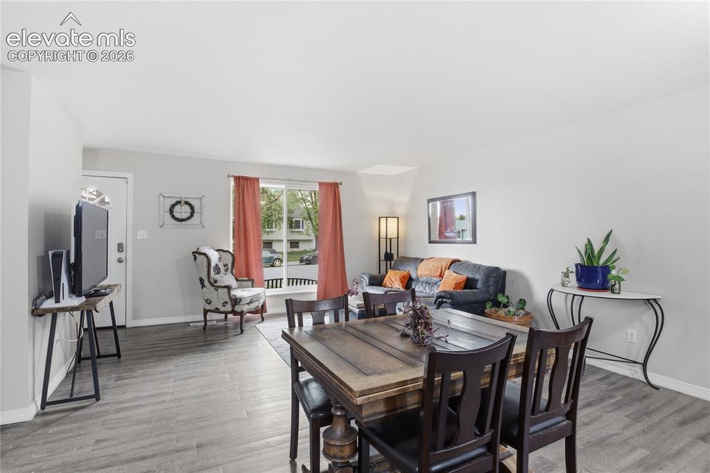 Image 7 of 30: Dining Area