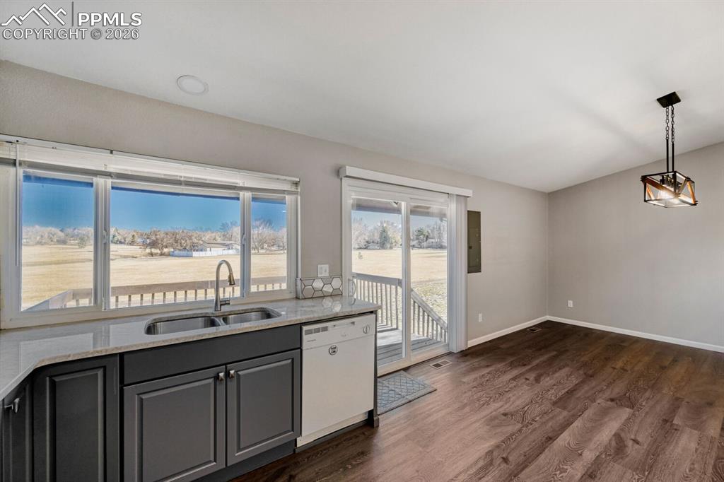 Image 11 of 48: Kitchen