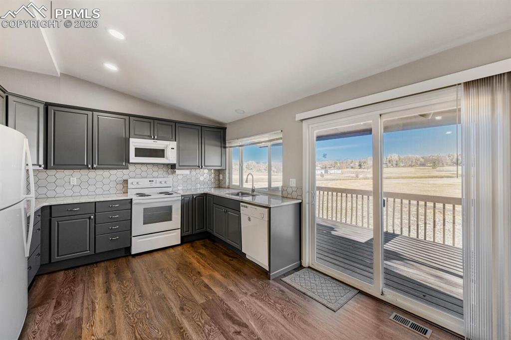 Image 13 of 48: Kitchen