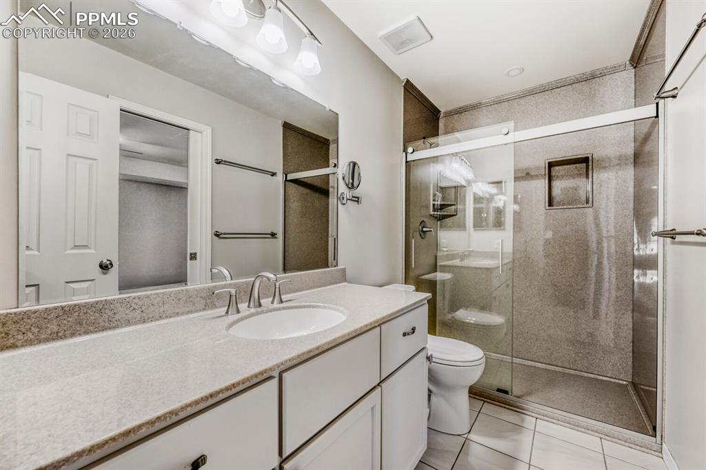 Image 16 of 48: Upper level bath.