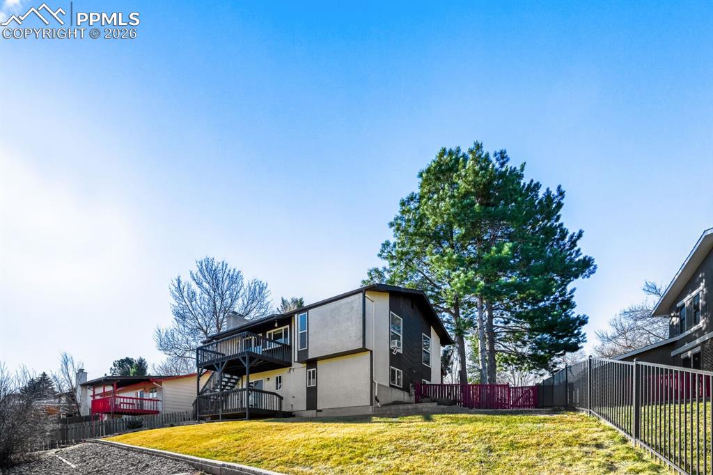 Image 47 of 48: Side of Structure