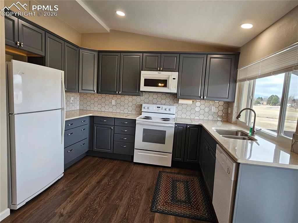 Image 9 of 48: Kitchen