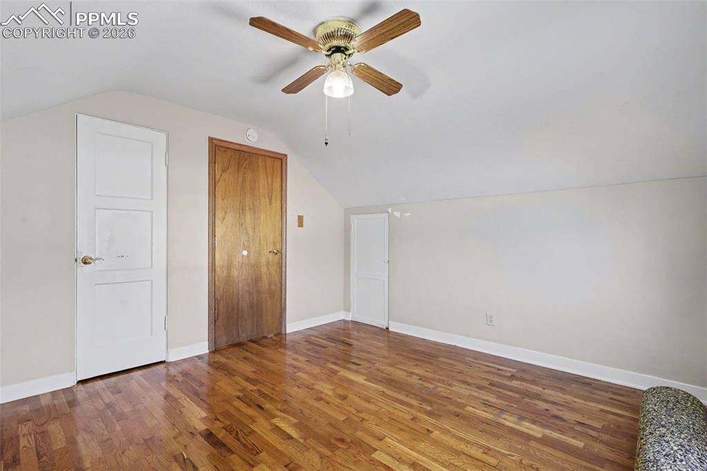 Image 16 of 28: Bedroom