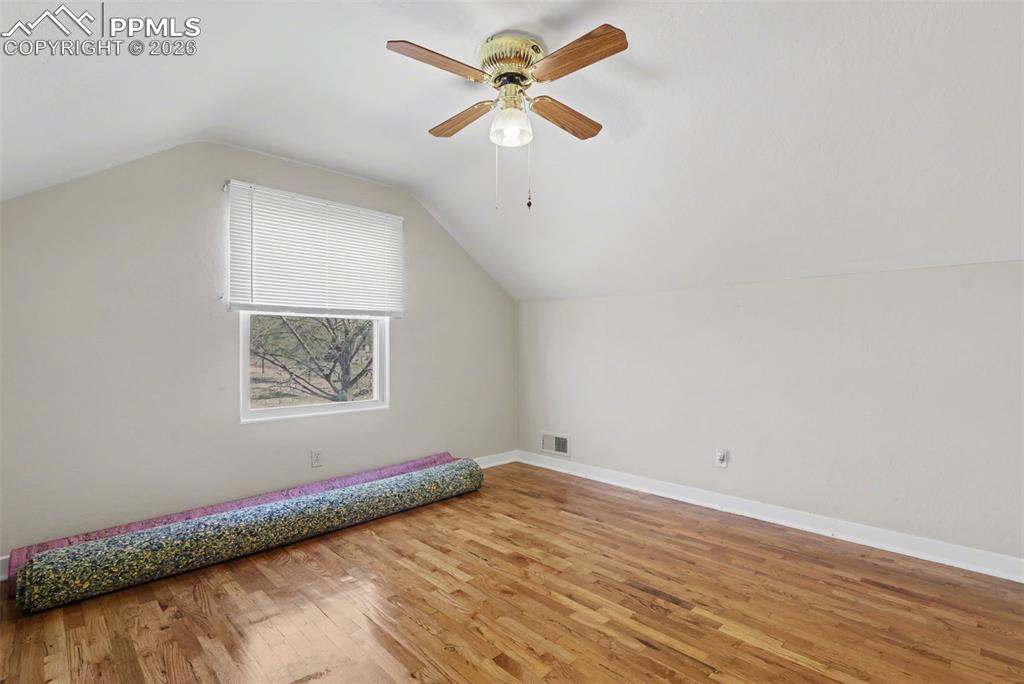 Image 20 of 28: Bedroom